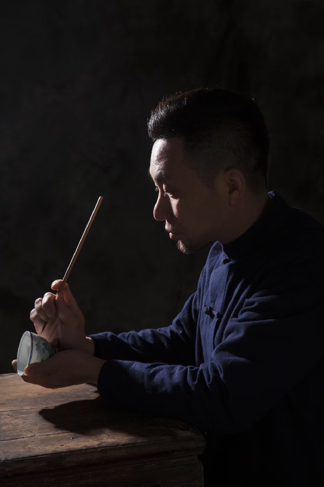 謝凱（國(guó)瓷紅葉畫院研究員）